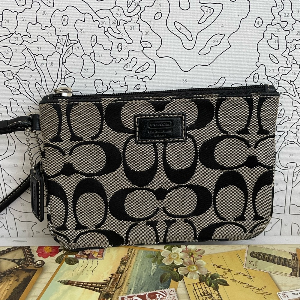 Coach Black and Cream Signature Wristlet